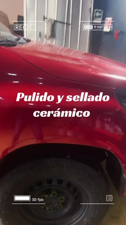 Pulido y sellado cerámico · Auto rojo después del trabajo